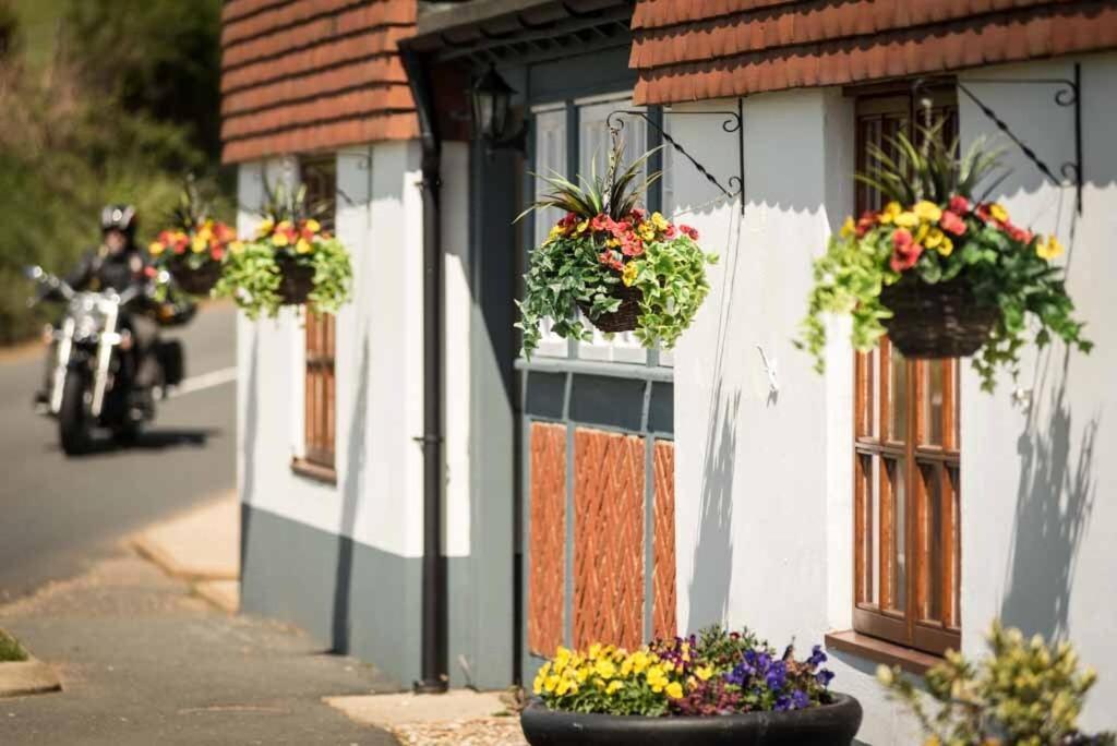 The Chequers Inn Rookley ภายนอก รูปภาพ