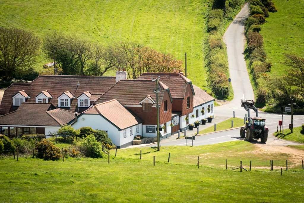 The Chequers Inn Rookley ภายนอก รูปภาพ